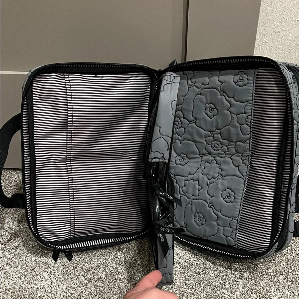 Floral Quilted Makeup Bag - Gray - Picture 3 of 6